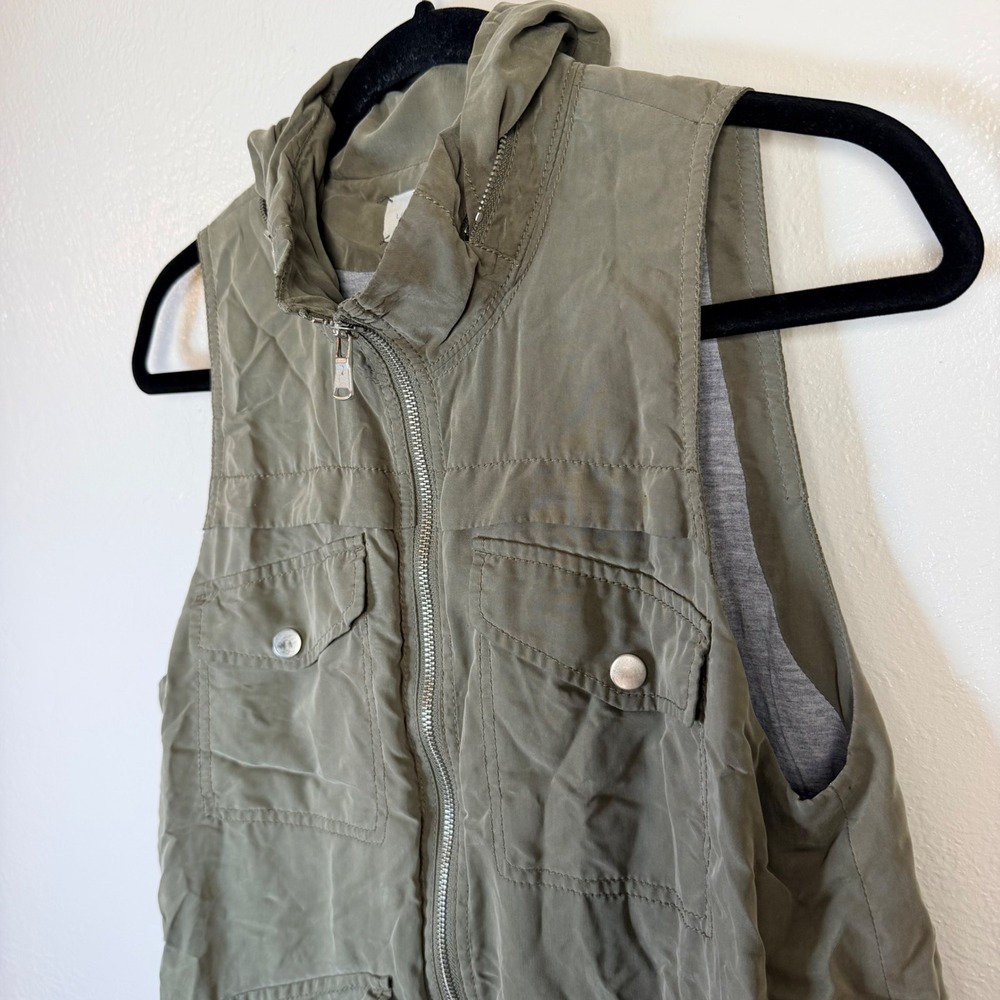 Lou & Grey Women's S Olive Green Utility Vest Zip Away Hood Gorpcore Layering